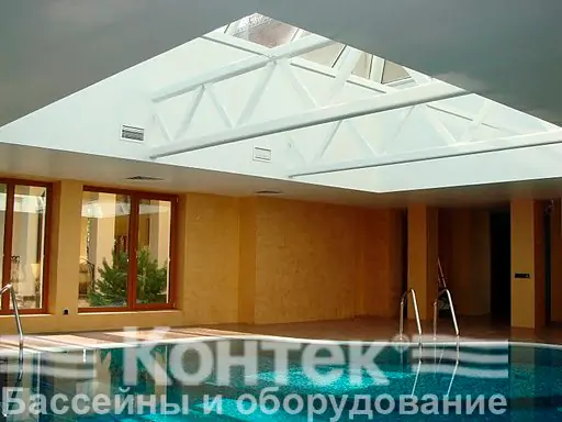 Здание с бассейном